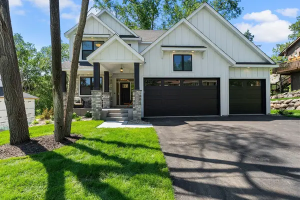 932 Orchard LN, Roseville, MN 55113