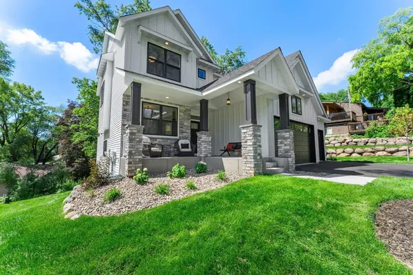 932 Orchard LN, Roseville, MN 55113