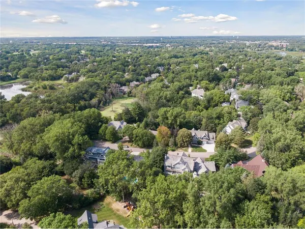 5124 Skyline DR, Edina, MN 55436