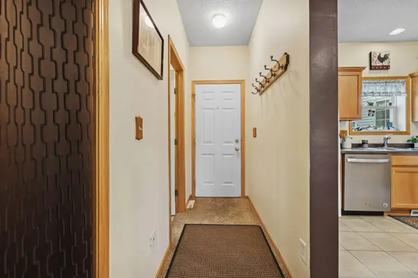 2929 Hemingway DR, Chaska, MN 55318