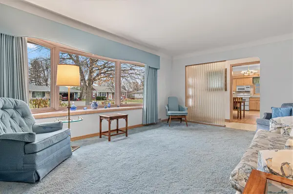 2233 Merrill ST, Roseville, MN 55113