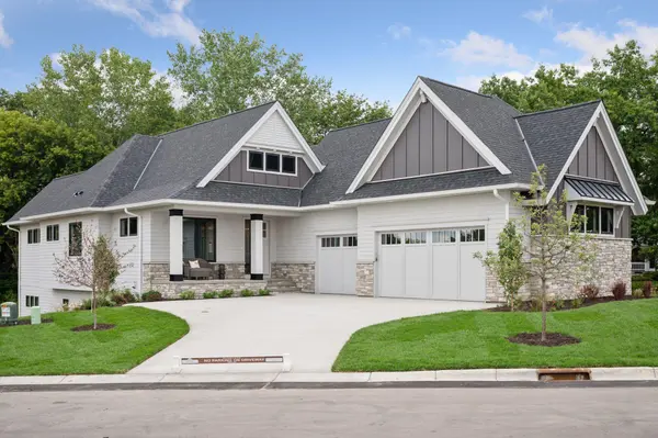592 Harbor Court, Shoreview, MN 55126