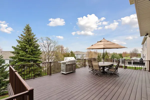 2919 Hilltop DR, Chaska, MN 55318