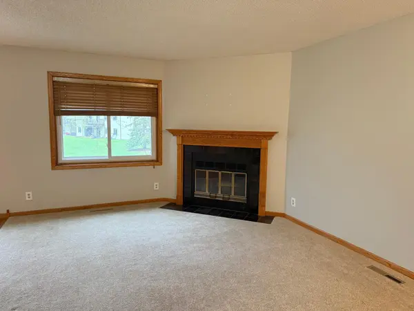 4326 Buckingham CT #1705, Vadnais Heights, MN 55127