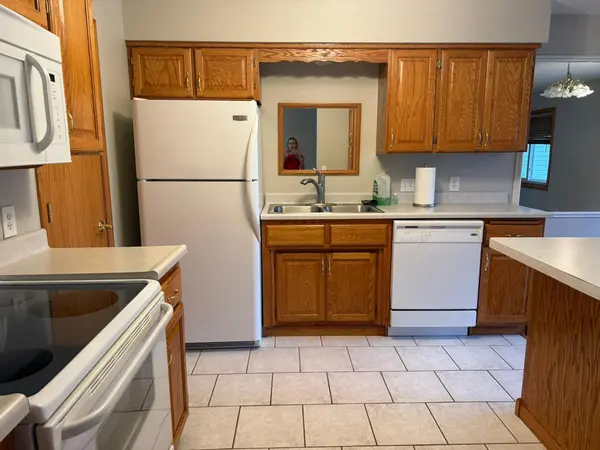 4326 Buckingham CT #1705, Vadnais Heights, MN 55127