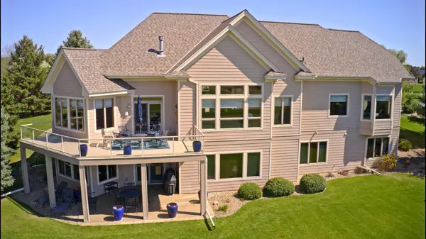 309 Lindsay RD, Hudson, WI 54016