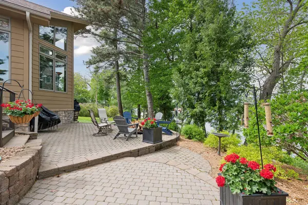 21273 Floral Bay DR N, Forest Lake, MN 55025