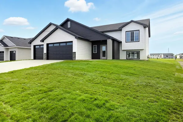4653 8th ST NE, Saint Cloud, MN 56304