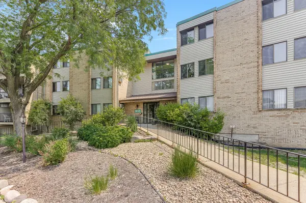 1855 Silver Bell RD #120, Eagan, MN 55122