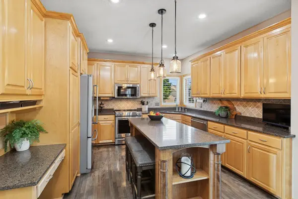 14057 Flintwood CT, Apple Valley, MN 55124