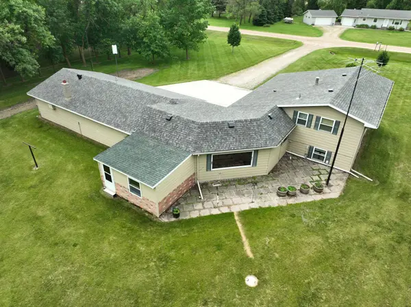 21840 320th AVE NW, Warren, MN 56762