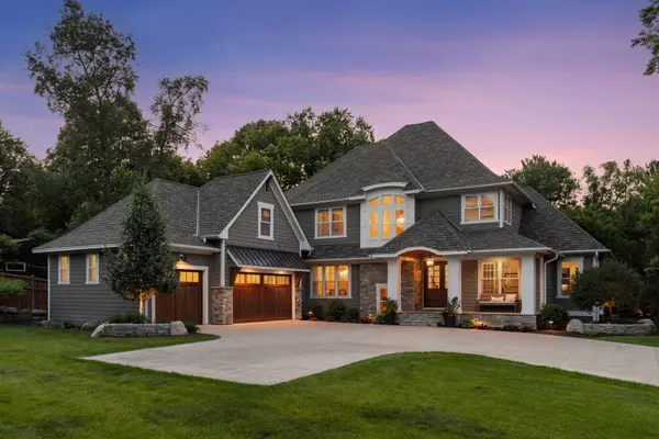 2890 Ella LN, Minnetonka, MN 55305
