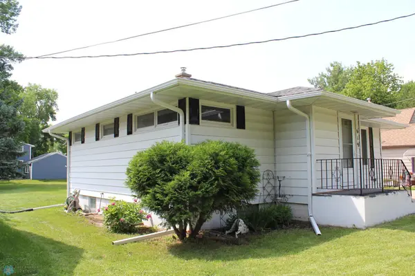 619 15th ST N, Moorhead, MN 56560