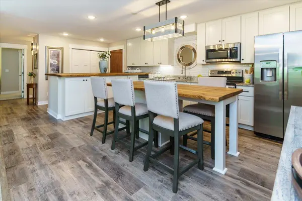 10501 Cedar Lake RD #404, Minnetonka, MN 55305