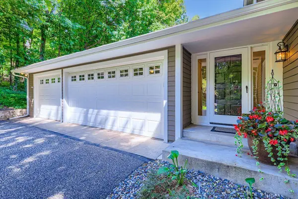 3900 Hillcrest WAY, Deephaven, MN 55391
