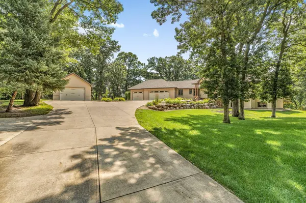22168 Timberland CT, Saint Augusta, MN 55320