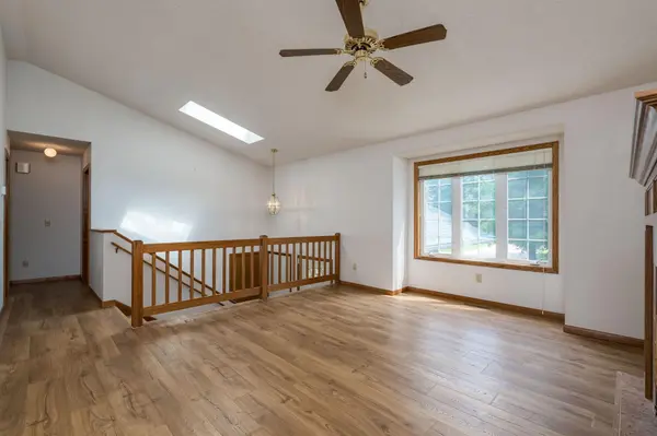 1670 Castle DR, North Mankato, MN 56003