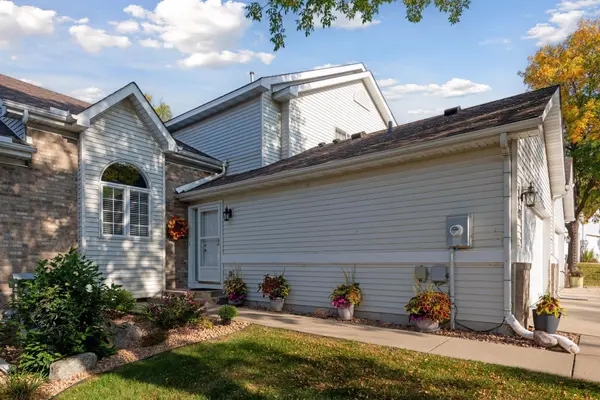 952 Kimberly LN, Chanhassen, MN 55317
