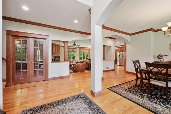 2906 Butternut DR, Chaska, MN 55318