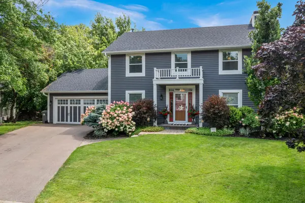 85 Castle Ridge CT, Chanhassen, MN 55317