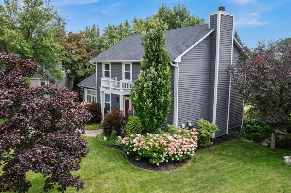 85 Castle Ridge CT, Chanhassen, MN 55317