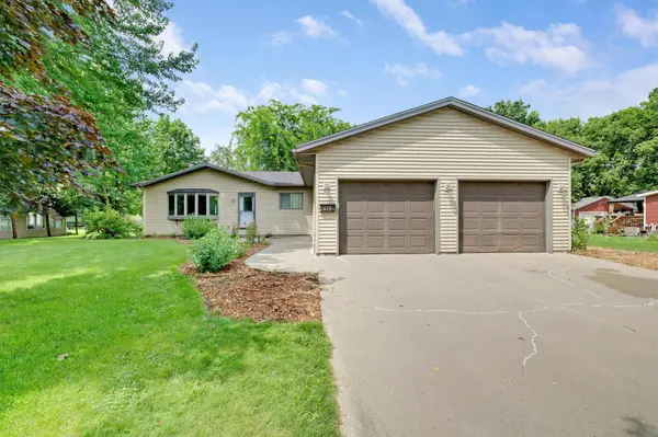 617 1st ST N, Waterville, MN 56096