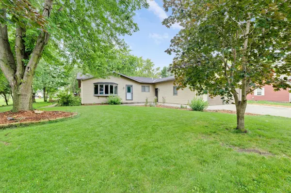 617 1st ST N, Waterville, MN 56096