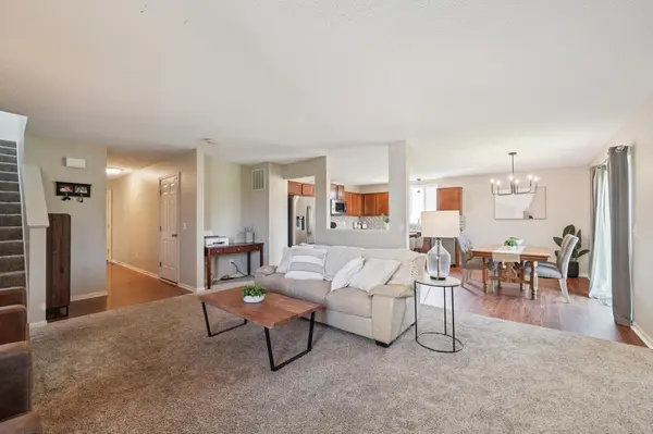 125 Pottok LN, Shakopee, MN 55379