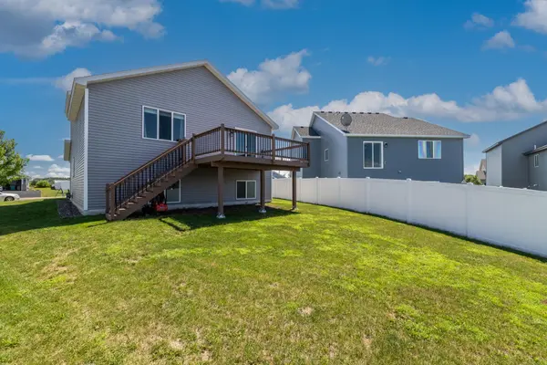 901 Moline LOOP NW, Isanti, MN 55040