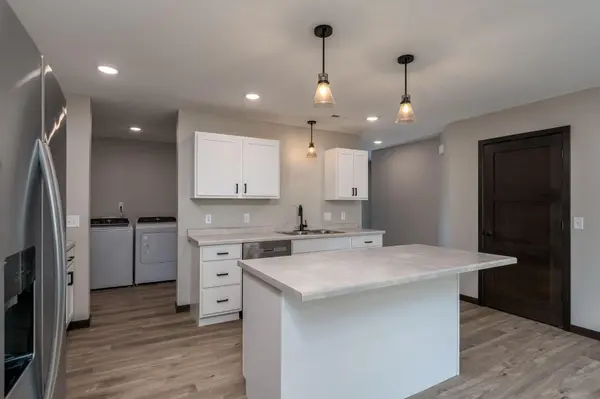 3211 Scotch LN, Mankato, MN 56001