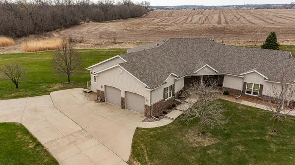 2145 Turnberry LN SE, Pine Island, MN 55963