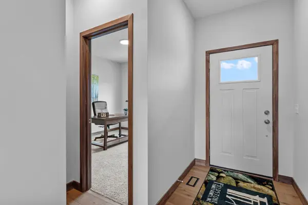 1195 Ivy WAY, Faribault, MN 55021