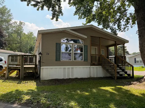 74 Big Circle DR, Little Canada, MN 55117