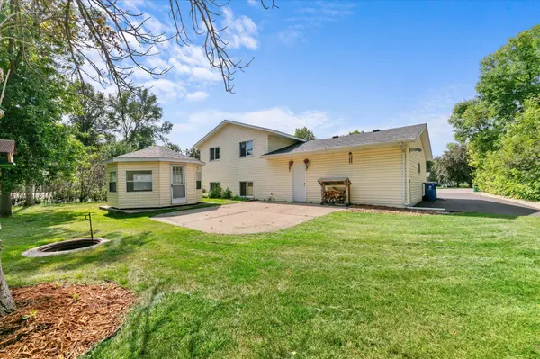 5530 55th CIR NE, Albertville, MN 55301