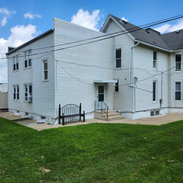 104 1st ST SW, Austin, MN 55912
