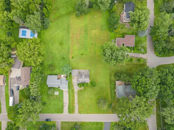 10408 Belmont RD, Hopkins, MN 55305