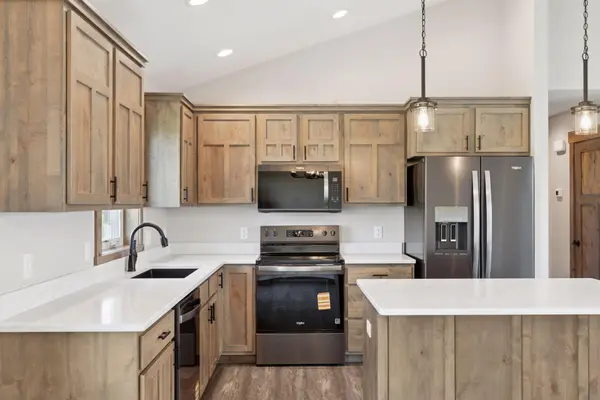 187 Wood Duck LN, Baldwin, WI 54002