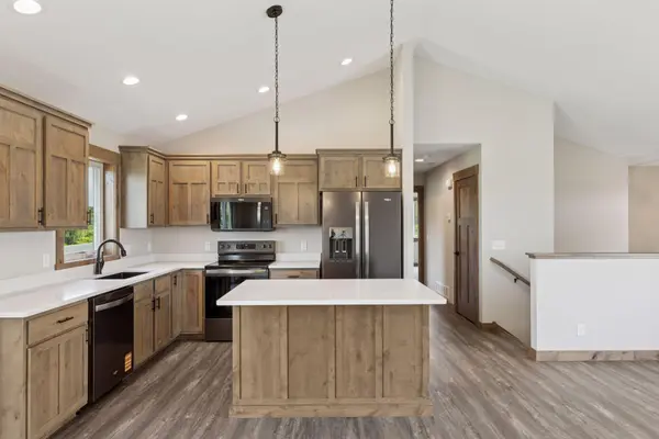 187 Wood Duck LN, Baldwin, WI 54002