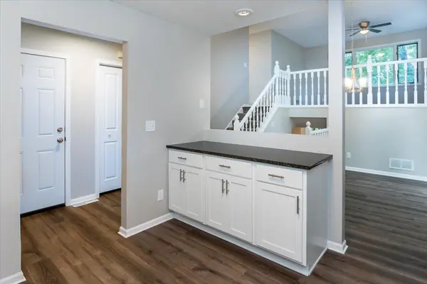 819 Dorland RD S, Maplewood, MN 55119