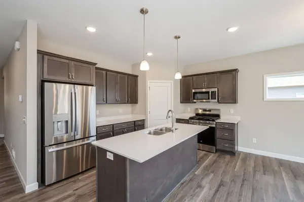 1422 Victory LN, Isanti, MN 55040