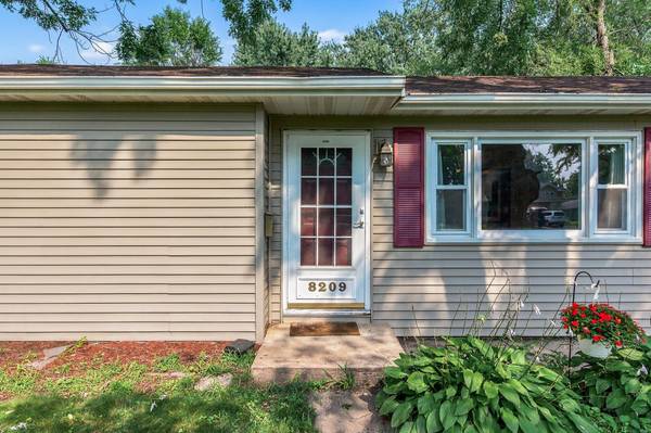 8209 11th AVE S, Bloomington, MN 55420
