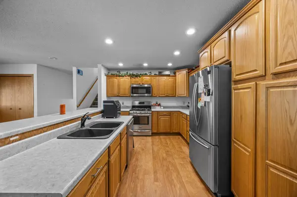 21243 Kale DR, Silver Lake, MN 55381