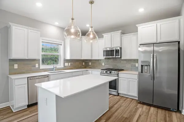 8907 Foust LN, Rockford, MN 55373