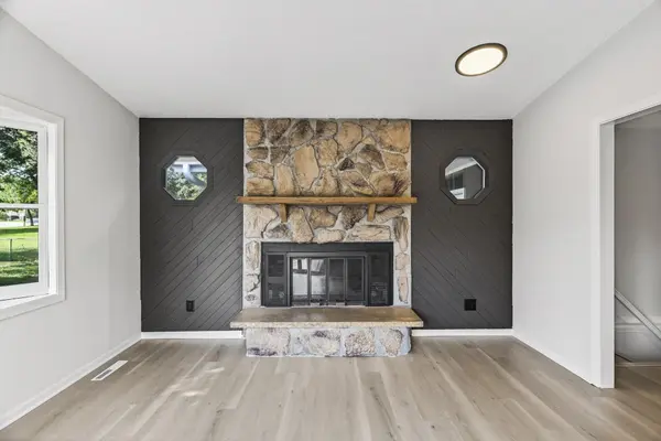 1042 Sibley ST S, Shakopee, MN 55379