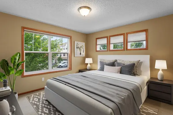 1826 Colonial LN #4, Chanhassen, MN 55317