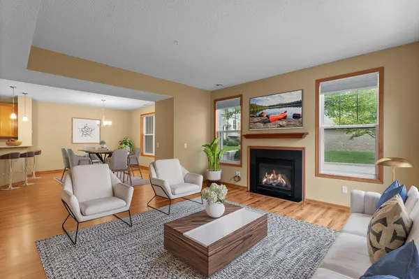 1826 Colonial LN #4, Chanhassen, MN 55317