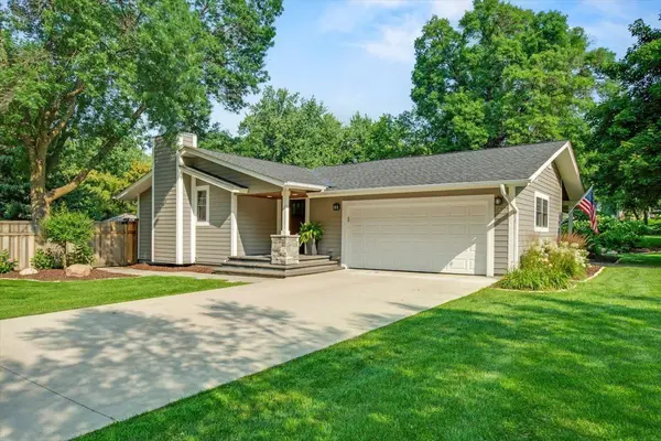 5536 Mirror Lakes DR, Edina, MN 55436
