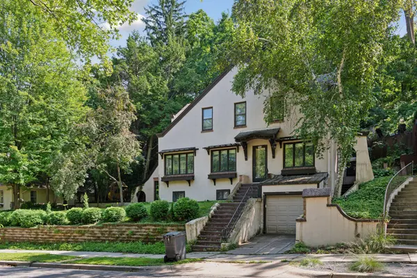 741 Kenwood Pkwy, Minneapolis, MN 55403