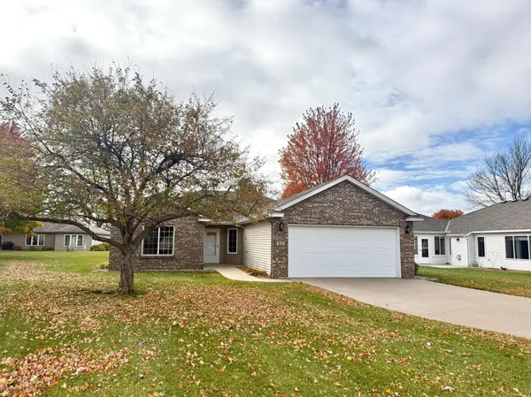 84 Willow Creek DR, Waite Park, MN 56387