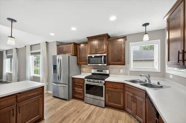 1015 Winsome WAY NW, Isanti, MN 55040